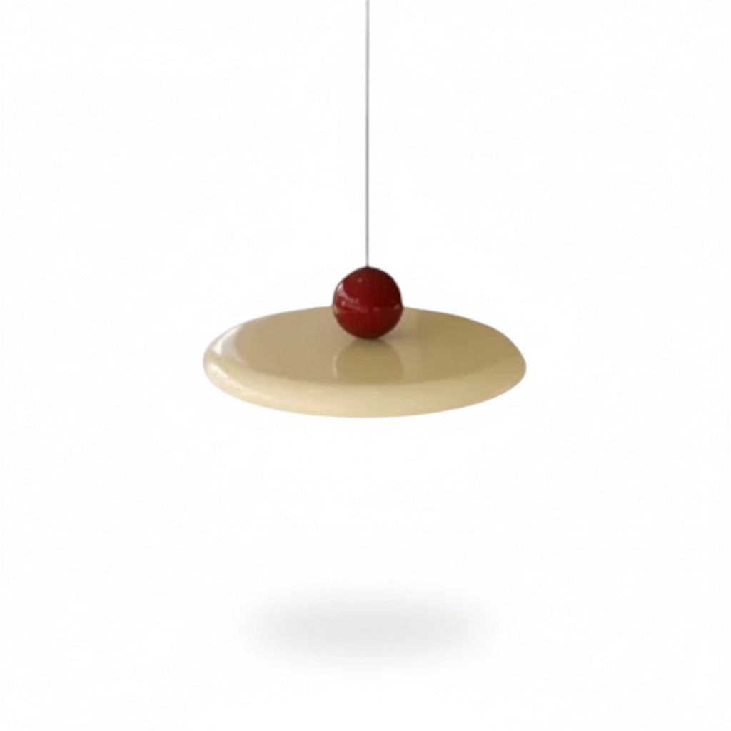 Vue de dessous de l’abat-jour beige de la suspension Tova